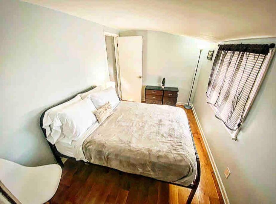 Adorable&Cozy Suburban Home Mins From Dwtn/Airport โรเชสเตอร์ ภายนอก รูปภาพ