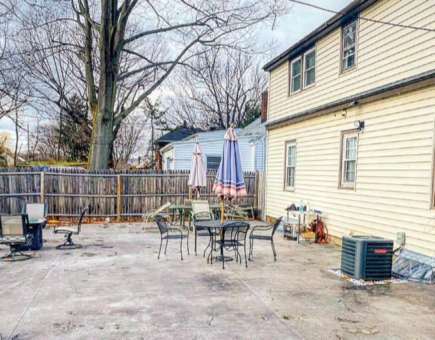 Adorable&Cozy Suburban Home Mins From Dwtn/Airport โรเชสเตอร์ ภายนอก รูปภาพ