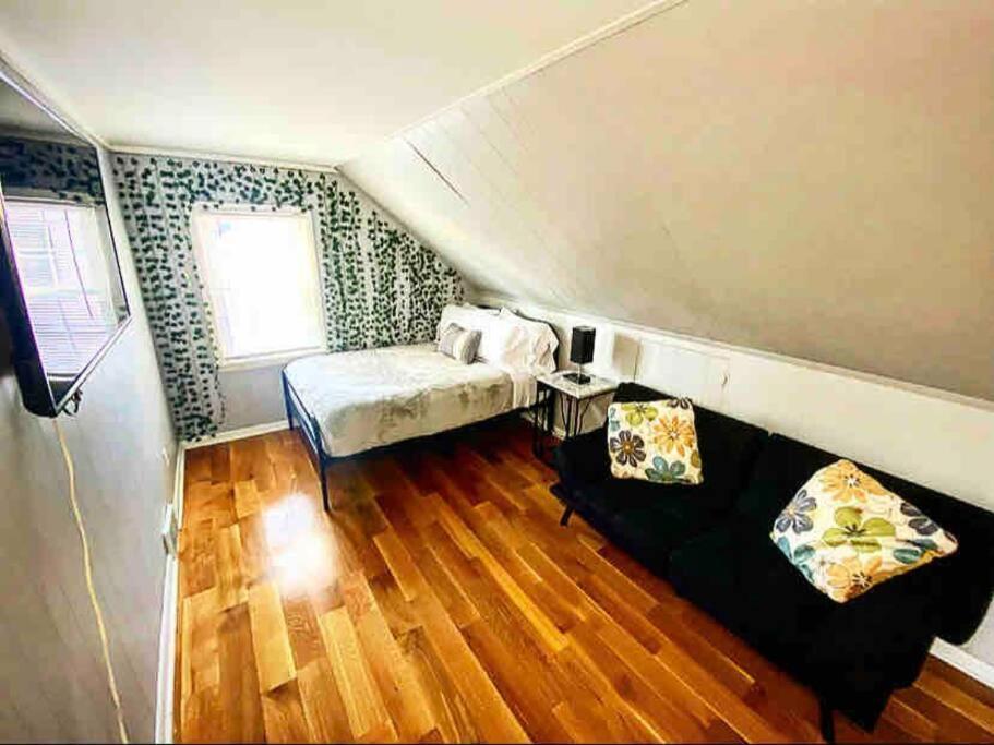 Adorable&Cozy Suburban Home Mins From Dwtn/Airport โรเชสเตอร์ ภายนอก รูปภาพ