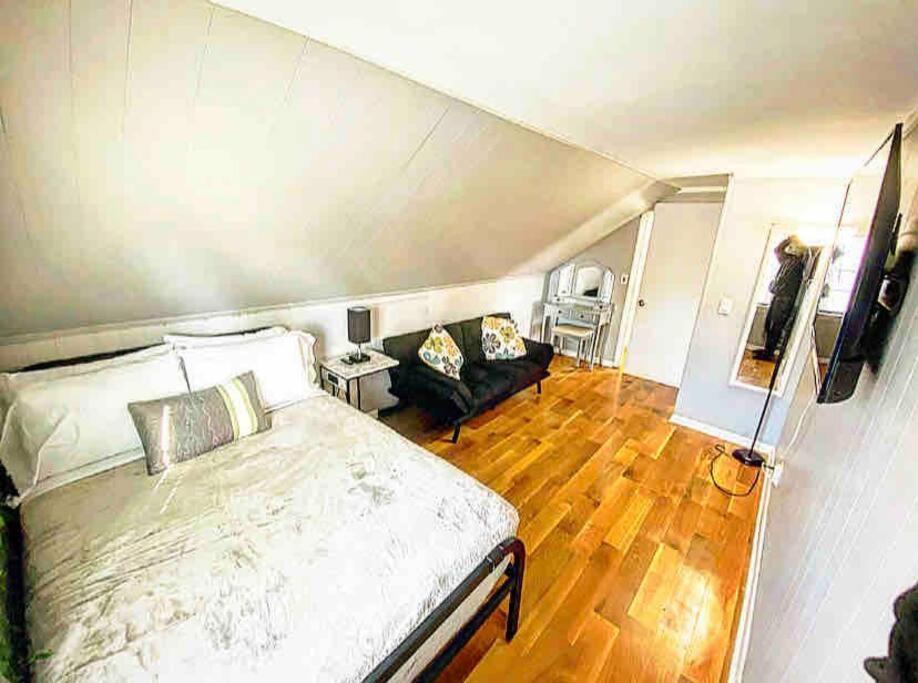 Adorable&Cozy Suburban Home Mins From Dwtn/Airport โรเชสเตอร์ ภายนอก รูปภาพ
