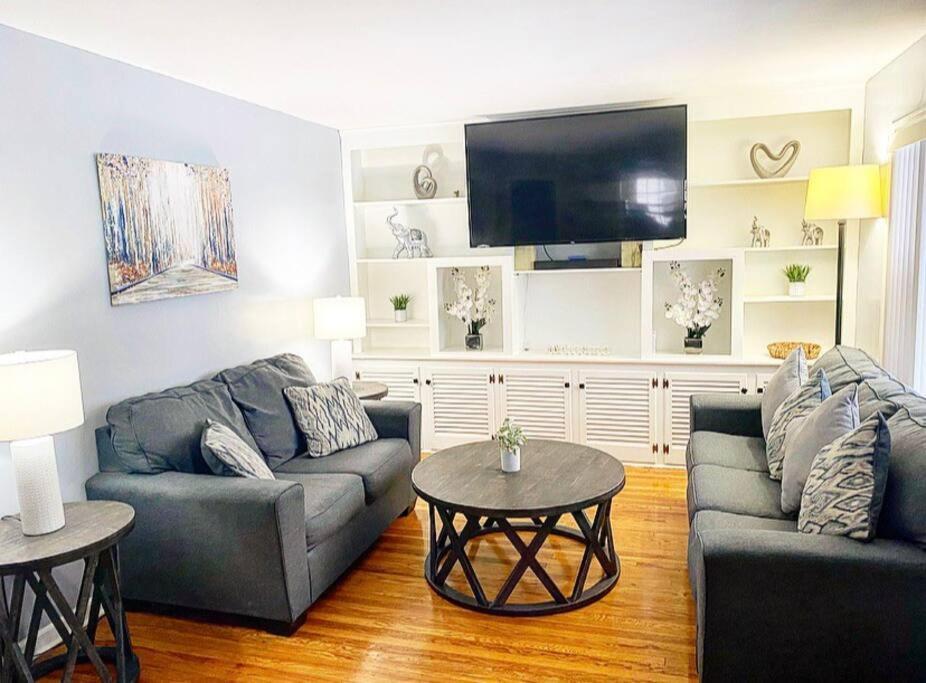 Adorable&Cozy Suburban Home Mins From Dwtn/Airport โรเชสเตอร์ ภายนอก รูปภาพ